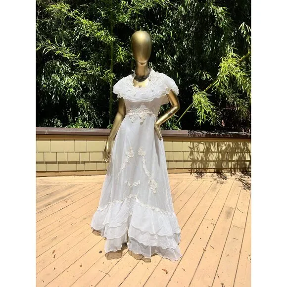 Vintage 1970’s Wedding Gown, size small - Picture 1 of 12